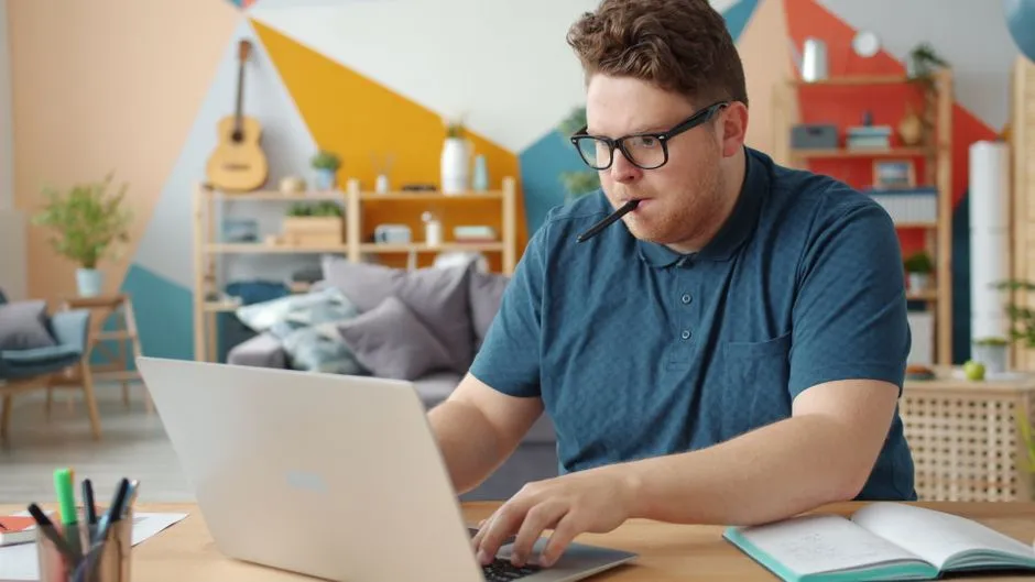 Playbook commercial freelance : 5 h/semaine pour tenir l'année
